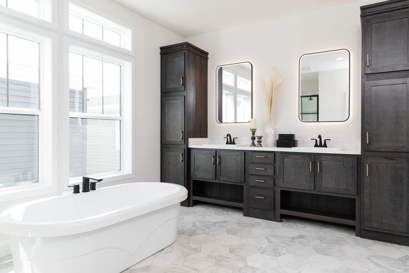 The view bathroom home features