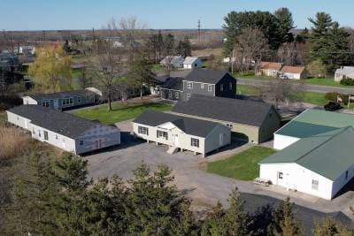 Ne-610 exterior home features