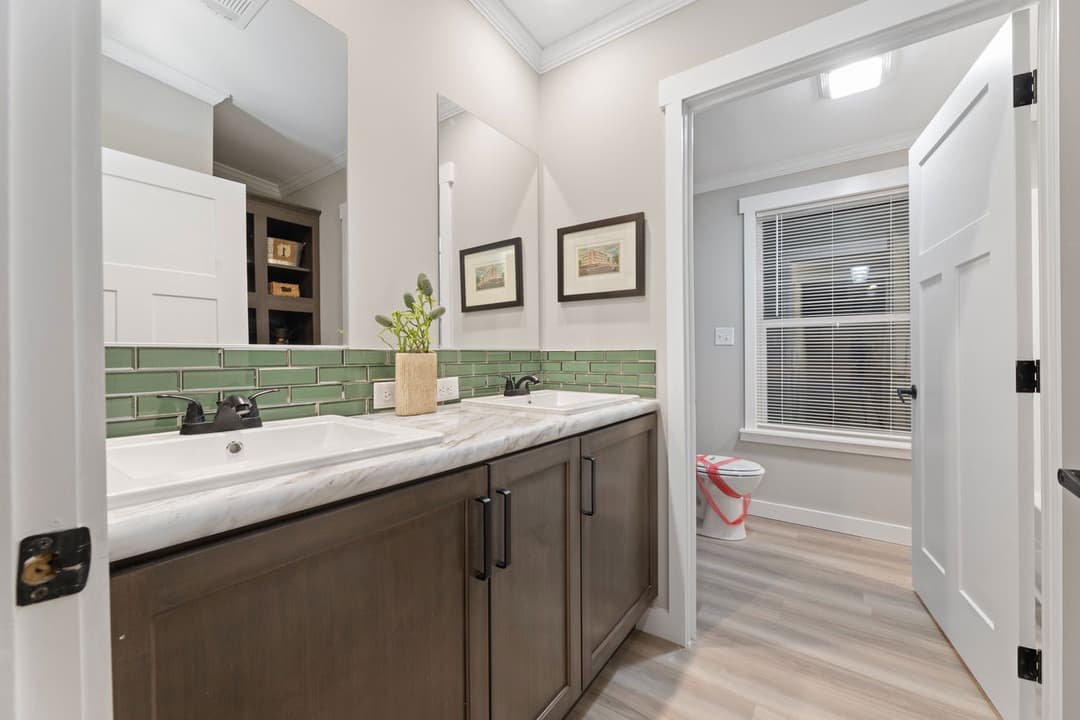 Pelican bay ii 30764b bathroom home features