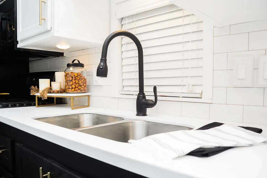 Eldorado 9043 kitchen home features