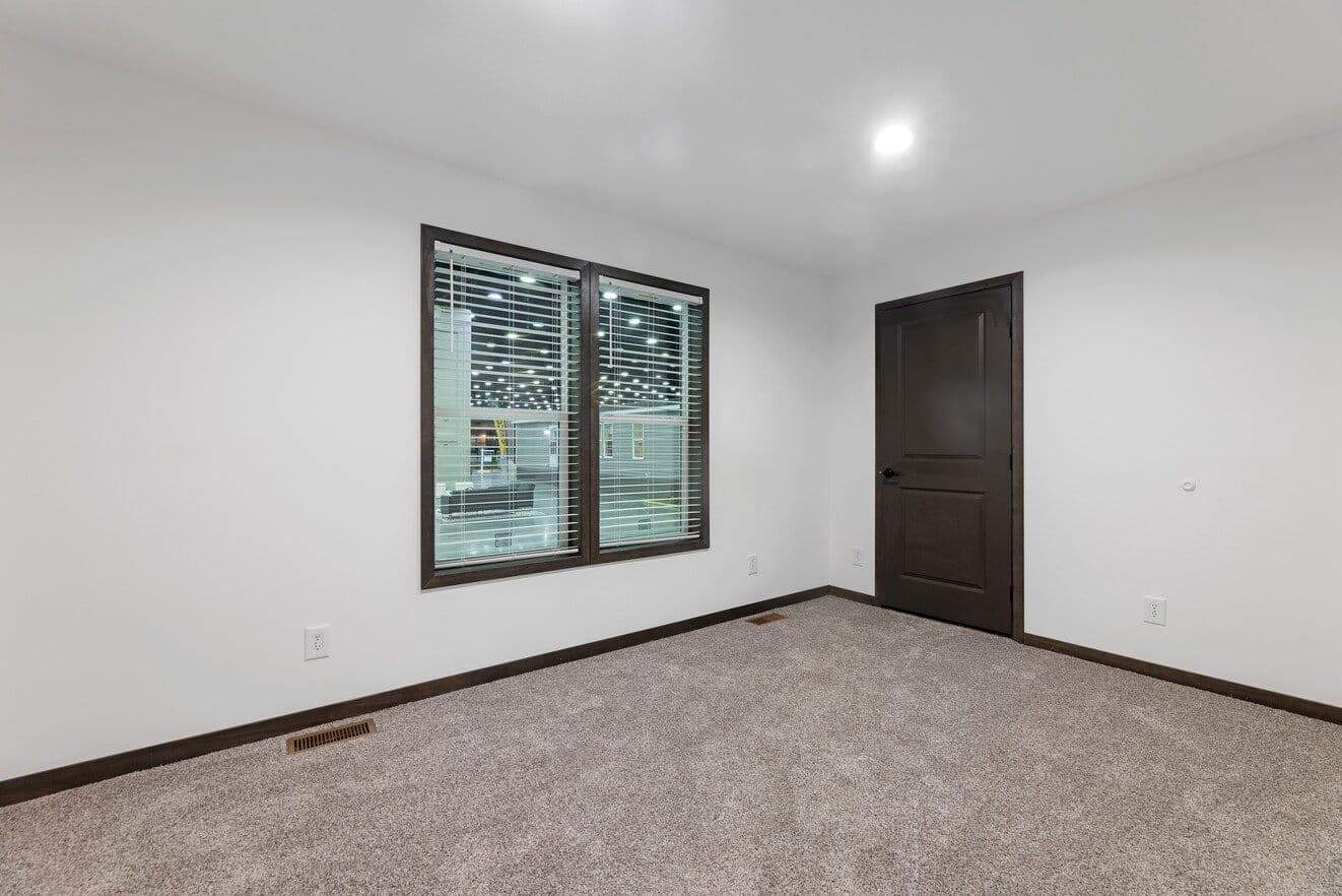 Houghton 24036 bedroom home features