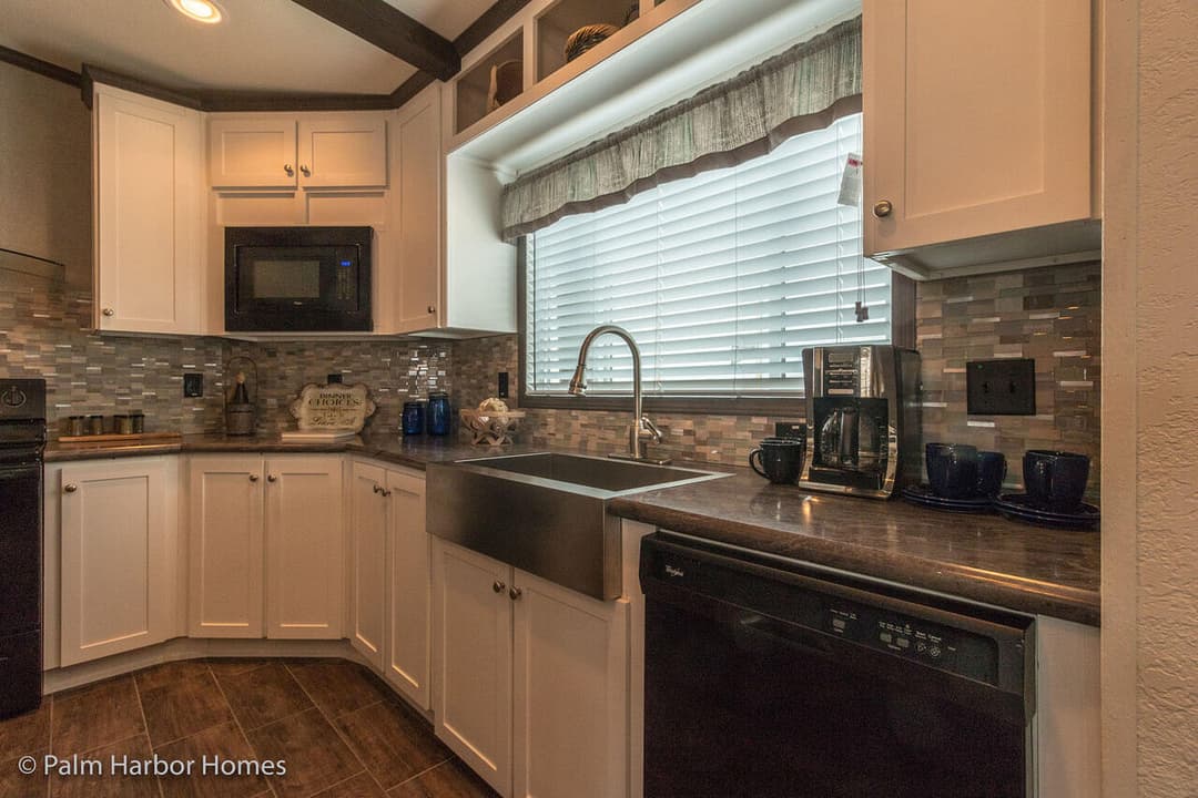 Arlington 30483a kitchen home features