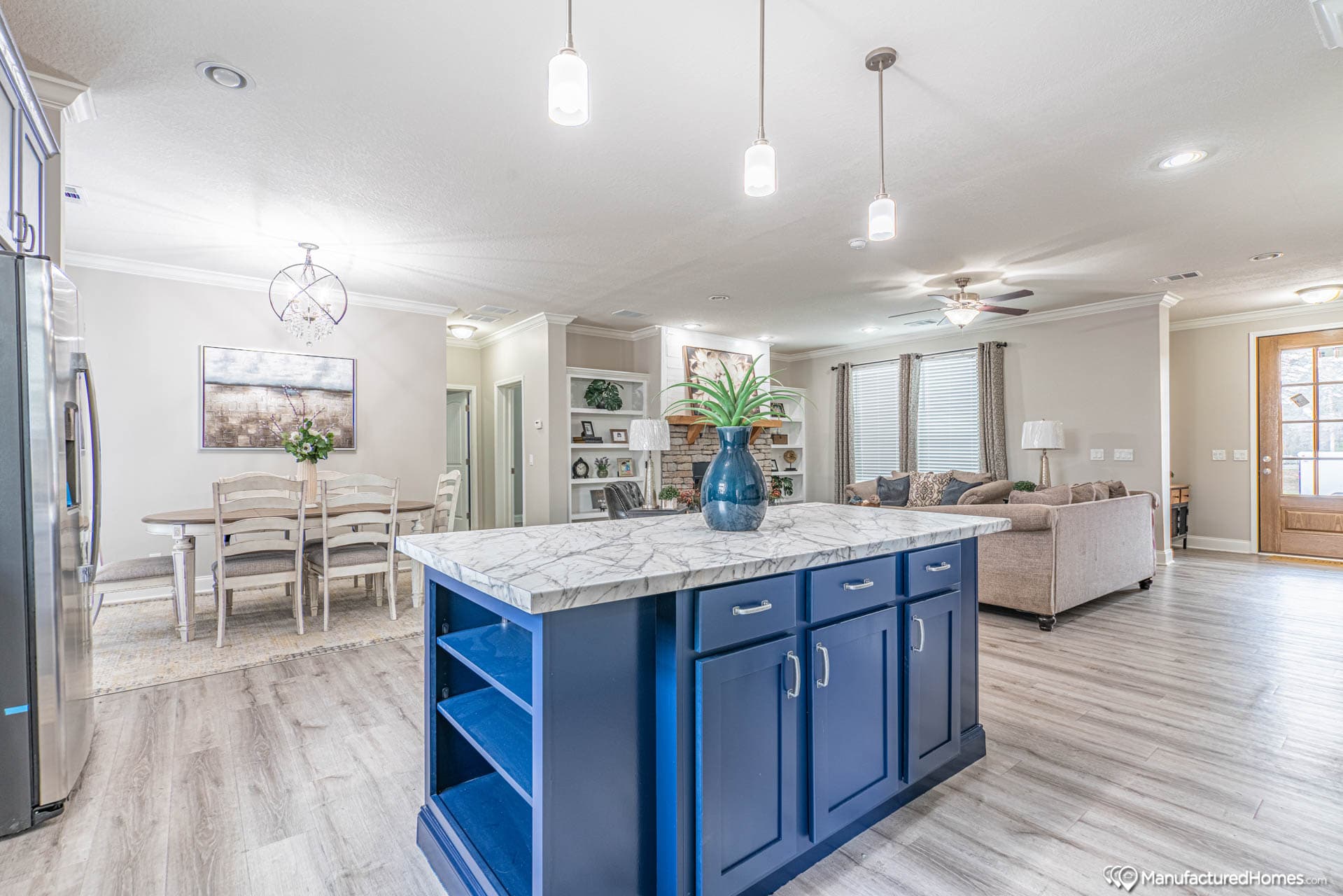 Ashley kitchen home features