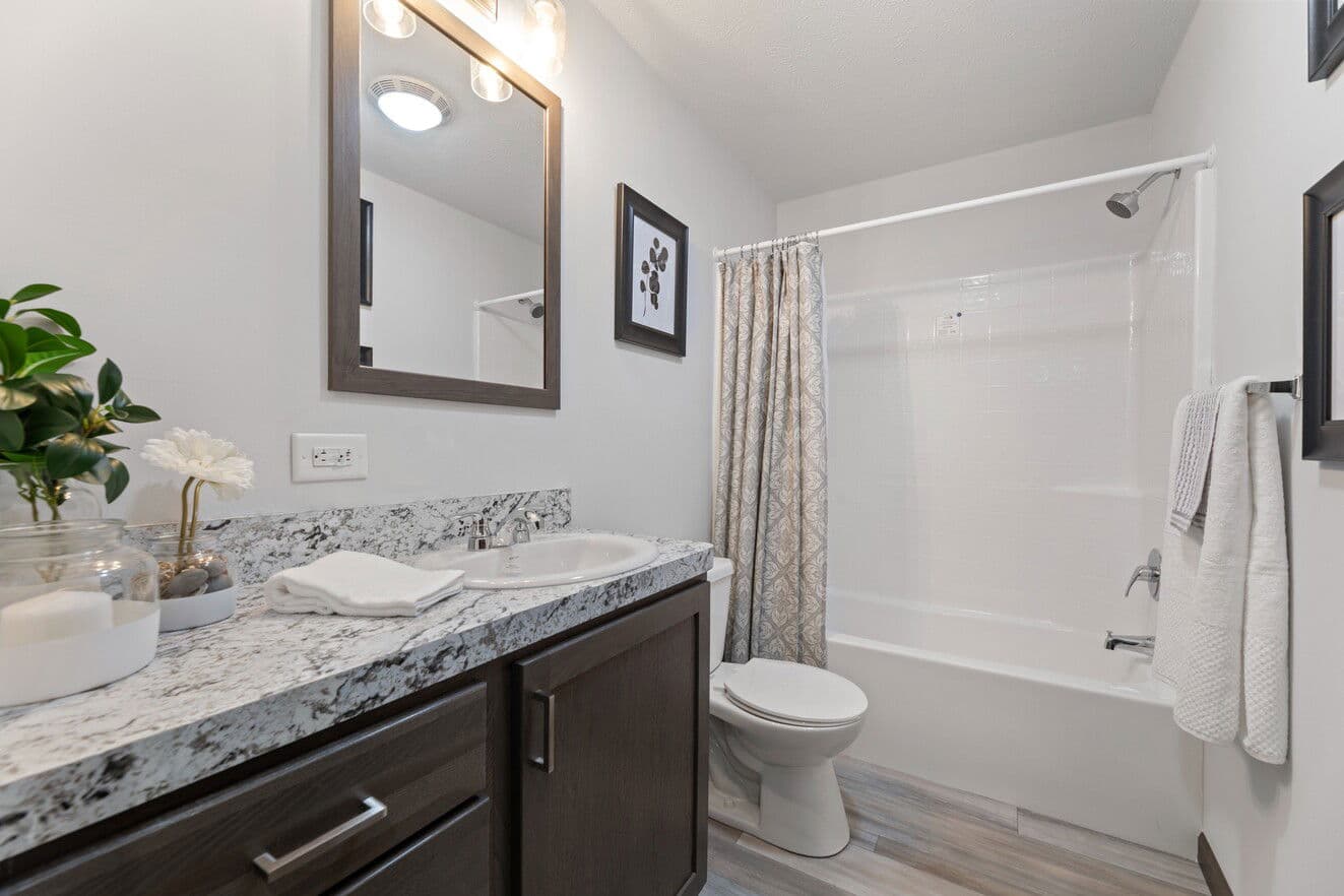 Aberdeen 24031 bathroom home features