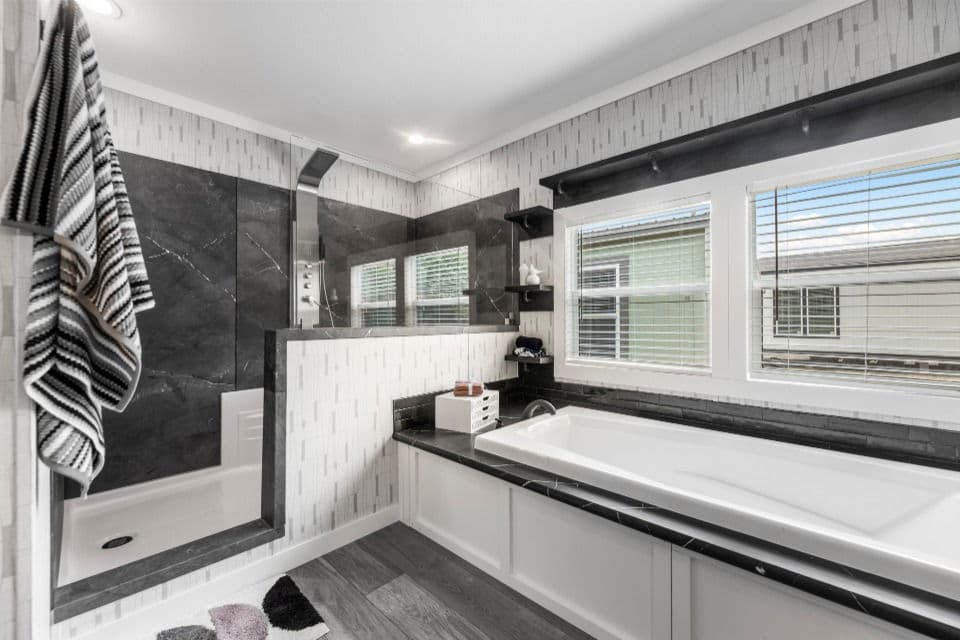 Apex 32763x bathroom home features