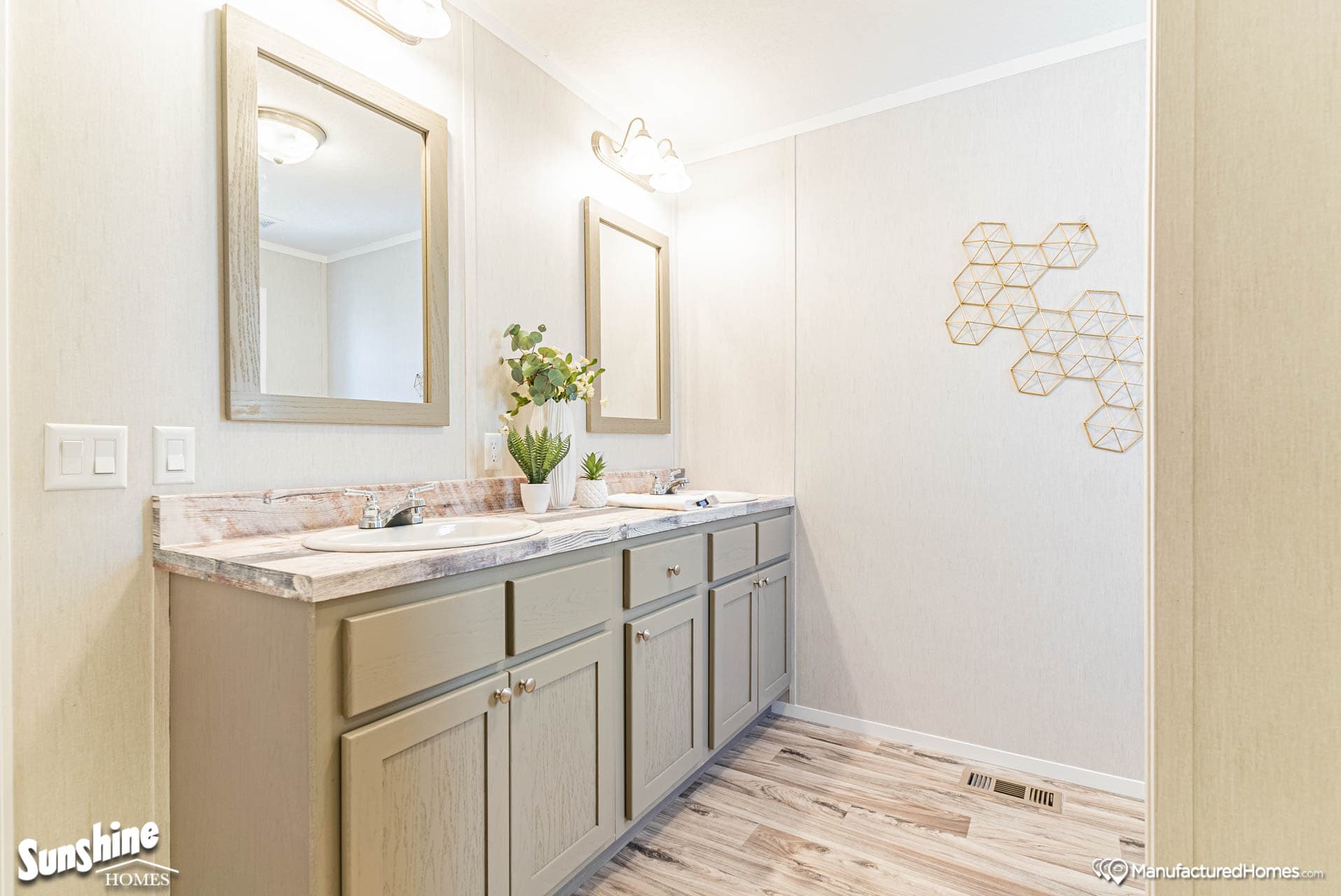 Arc1680-8004 bathroom home features