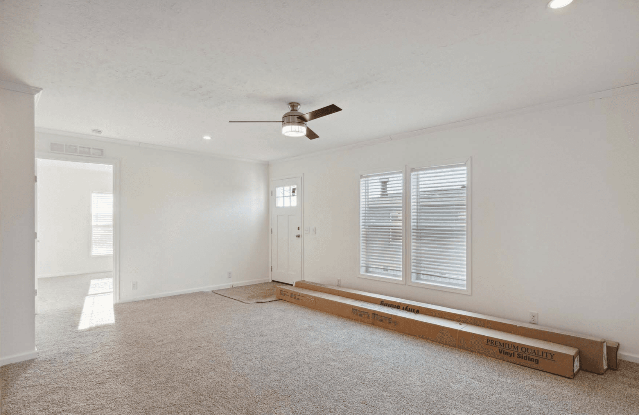 N679 interior home features