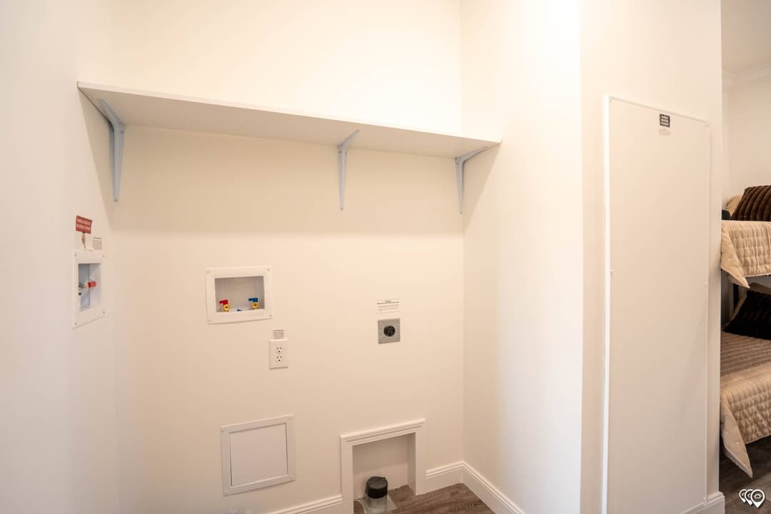 Pri1680-1031 interior home features