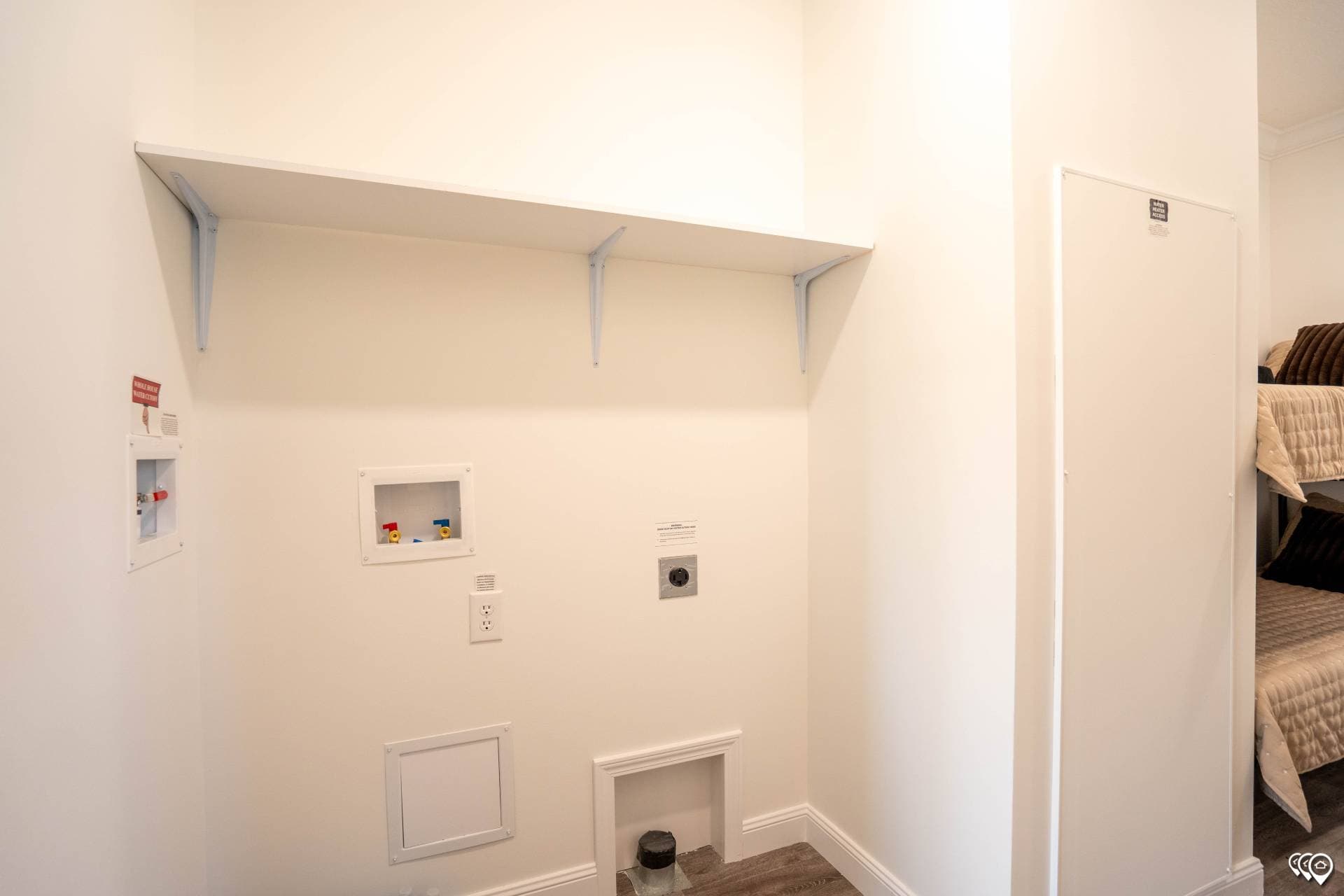 Pri1680-1031 interior home features