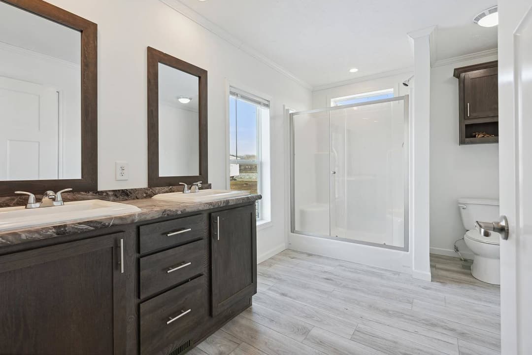 N610 bathroom home features