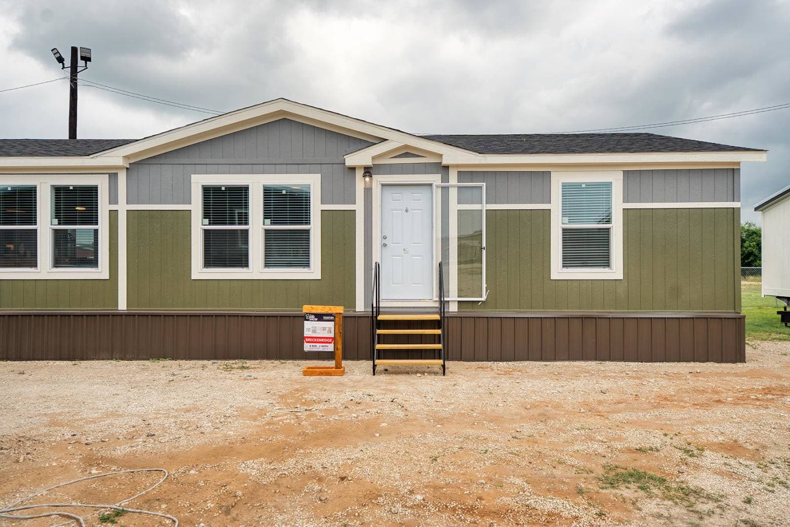 Titan extreme 2876h exterior home features