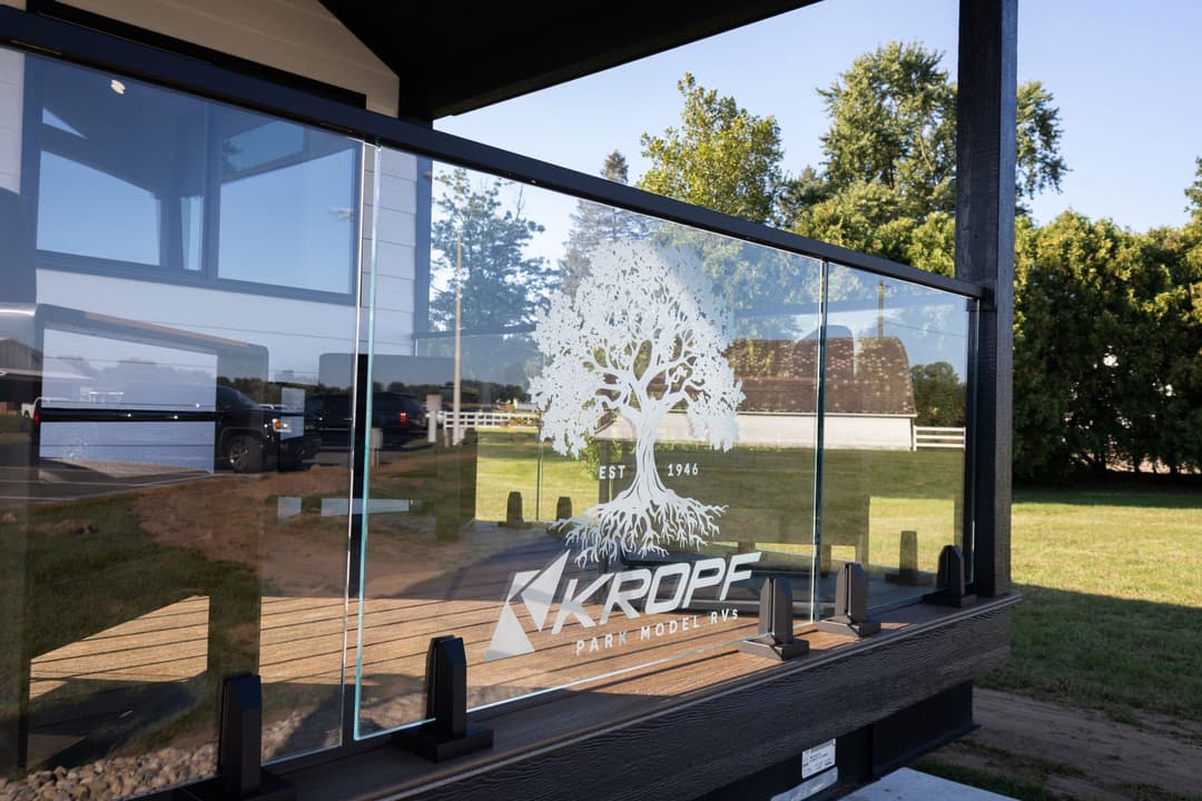 Eldorado 9099pwd exterior home features