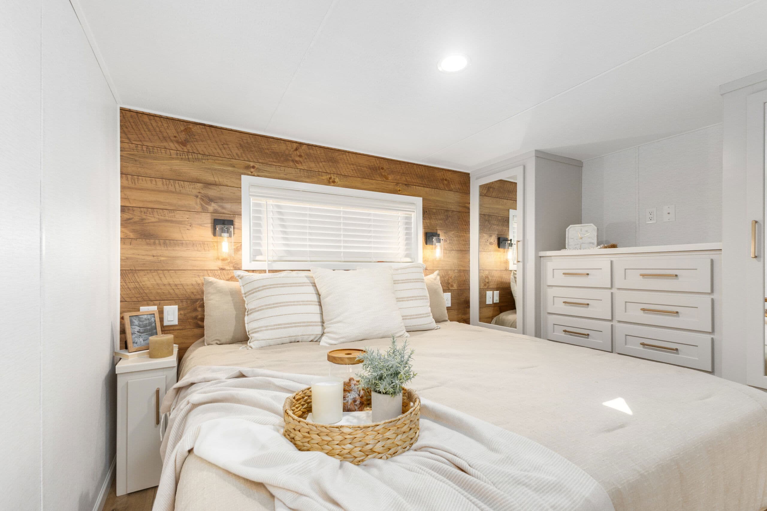 Island 6449 bedroom home features