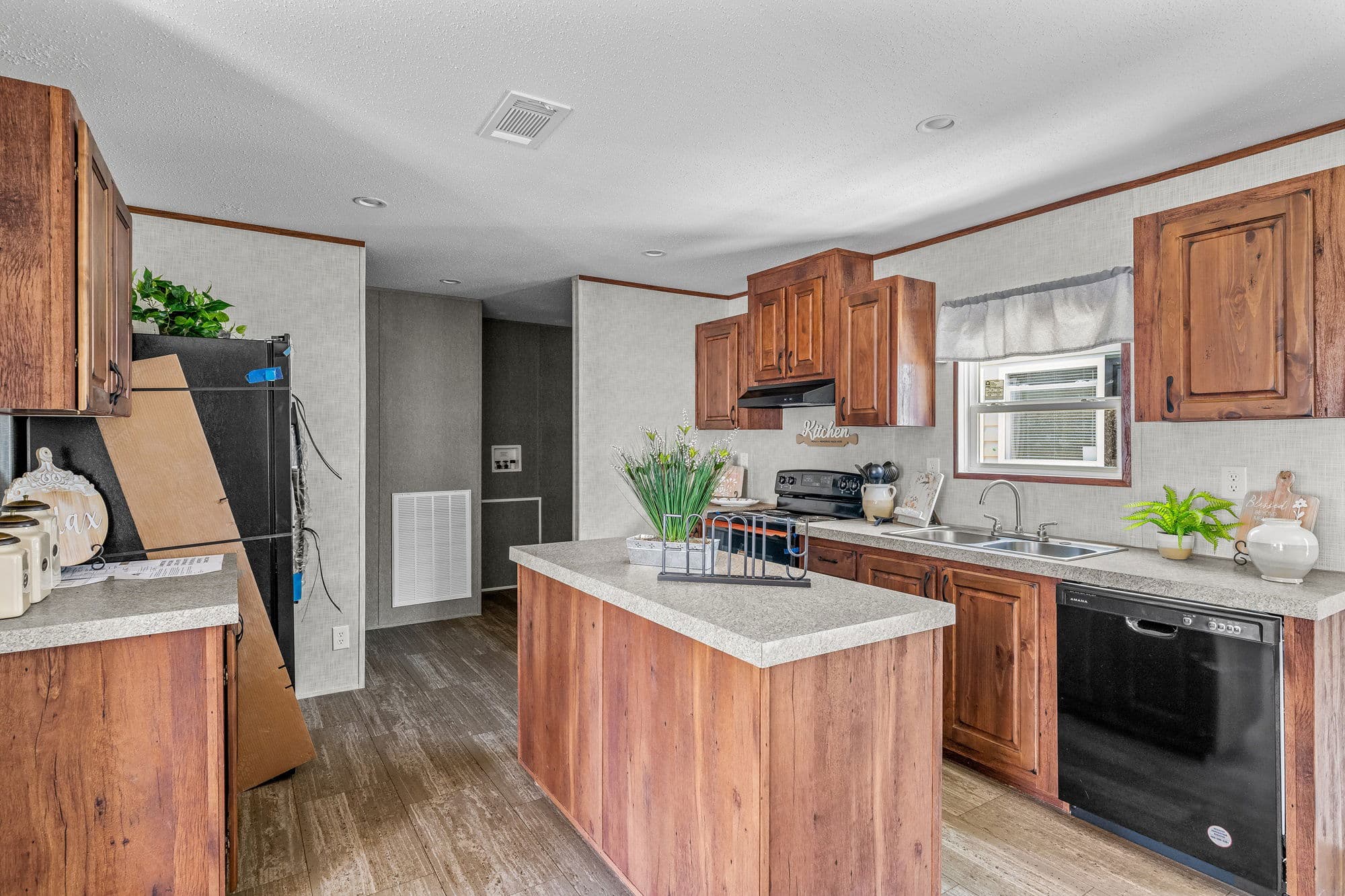 Mj kitchen home features