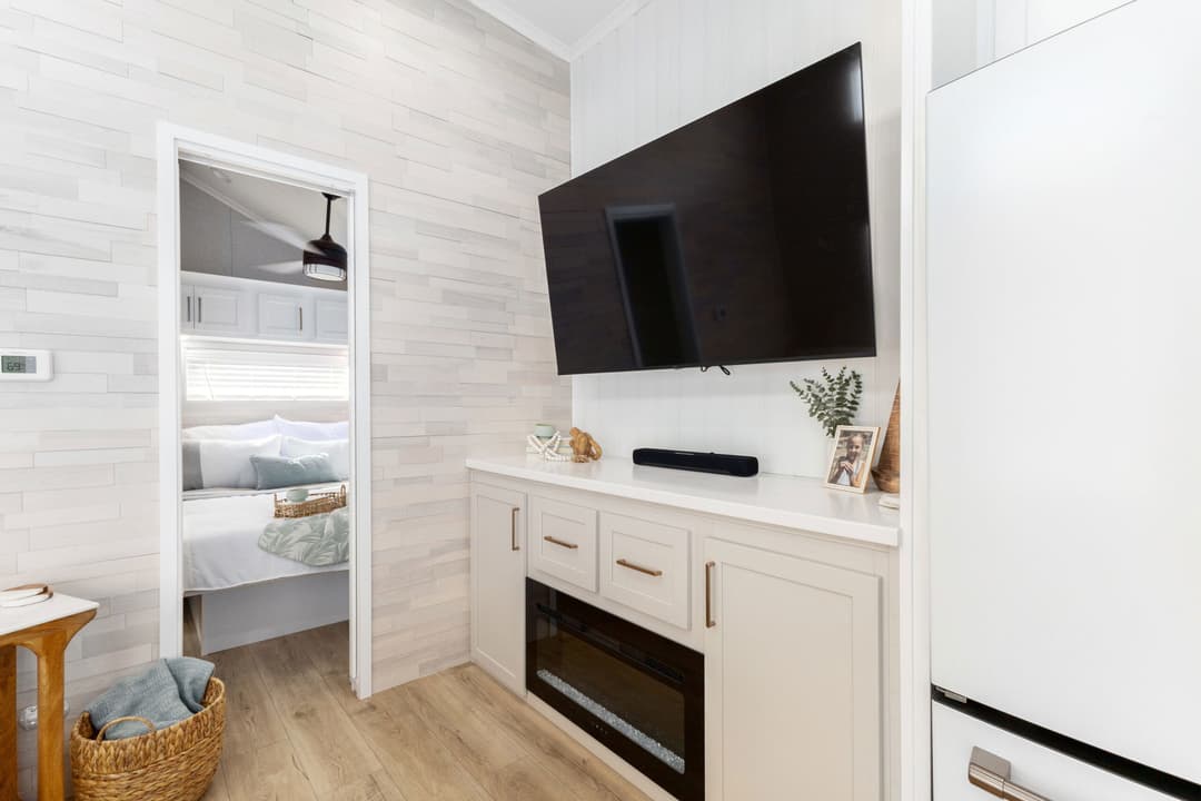 Eldorado 9092 interior home features