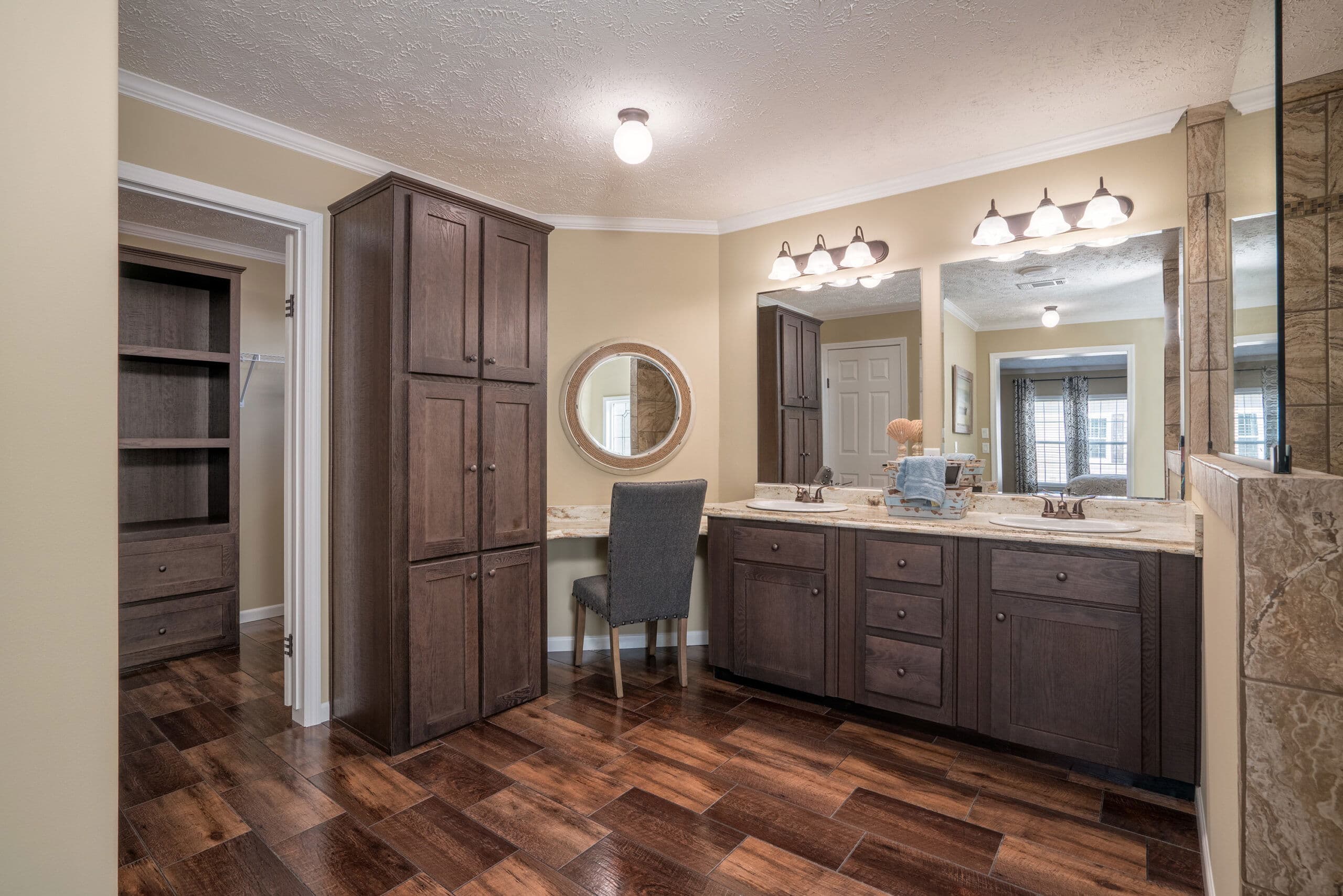 Kb-3238 bathroom home features