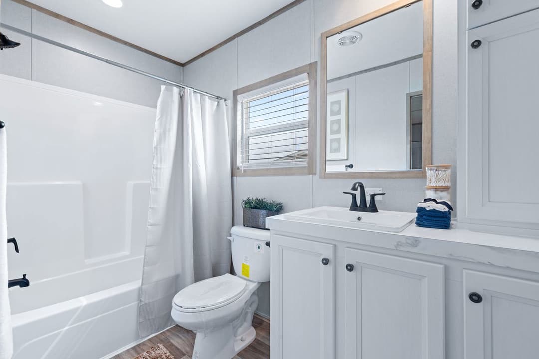 El sueno breeze bathroom home features