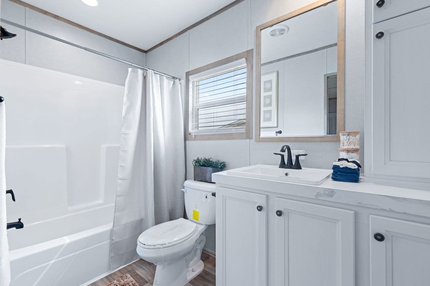 El sueno breeze bathroom home features