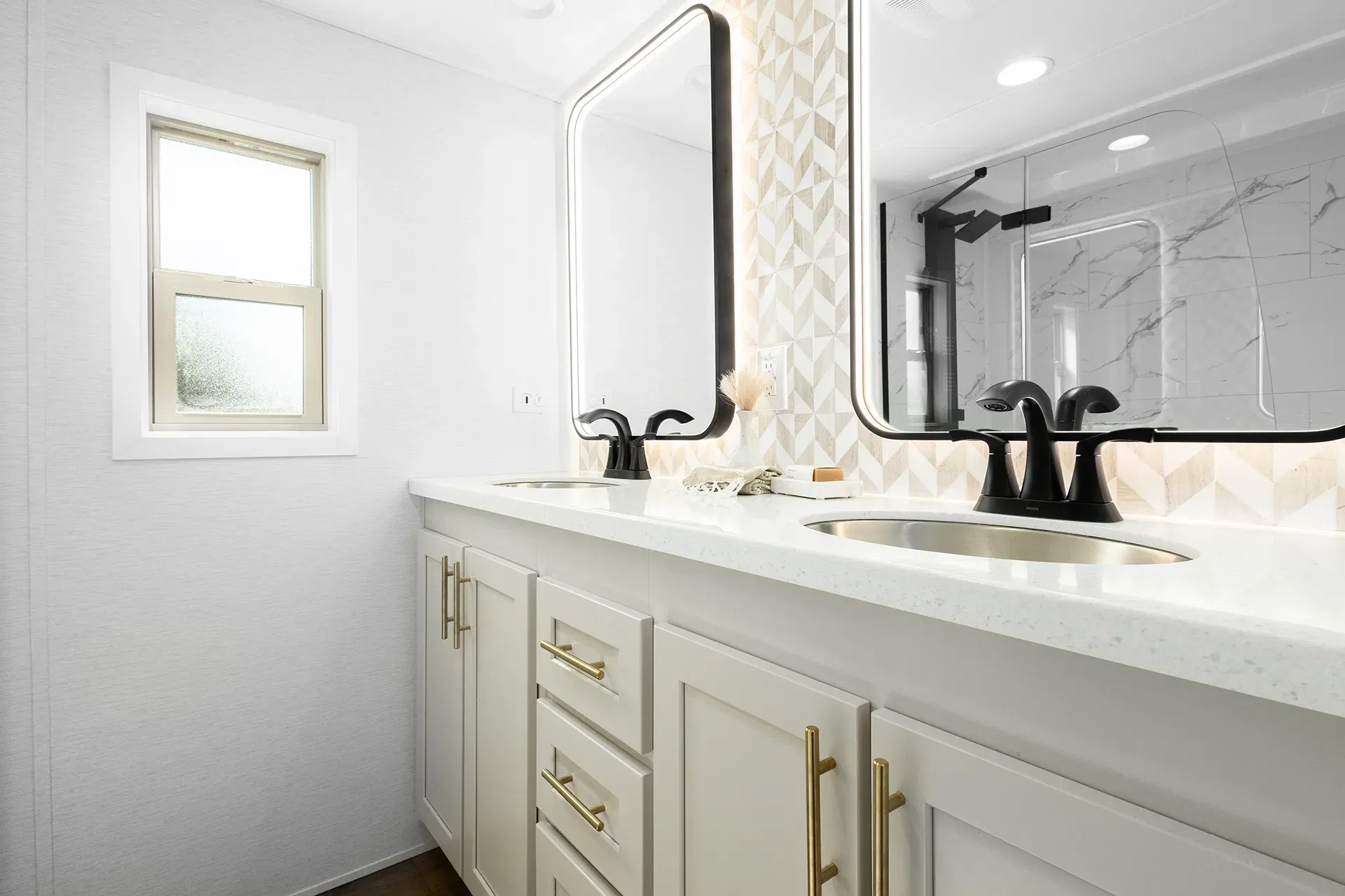 Eldorado 9081p bathroom home features