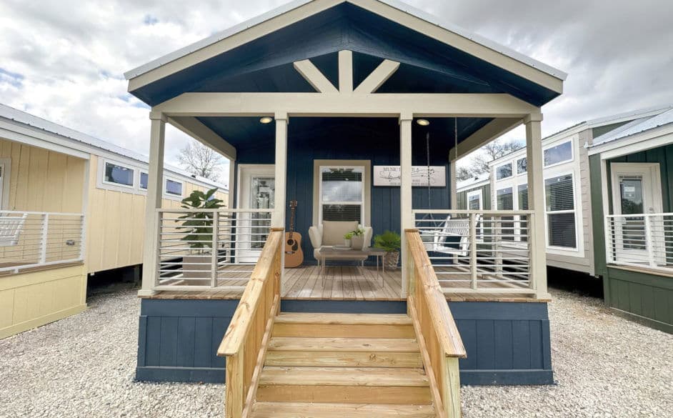 Robin d60ep8 elevation and exterior home features