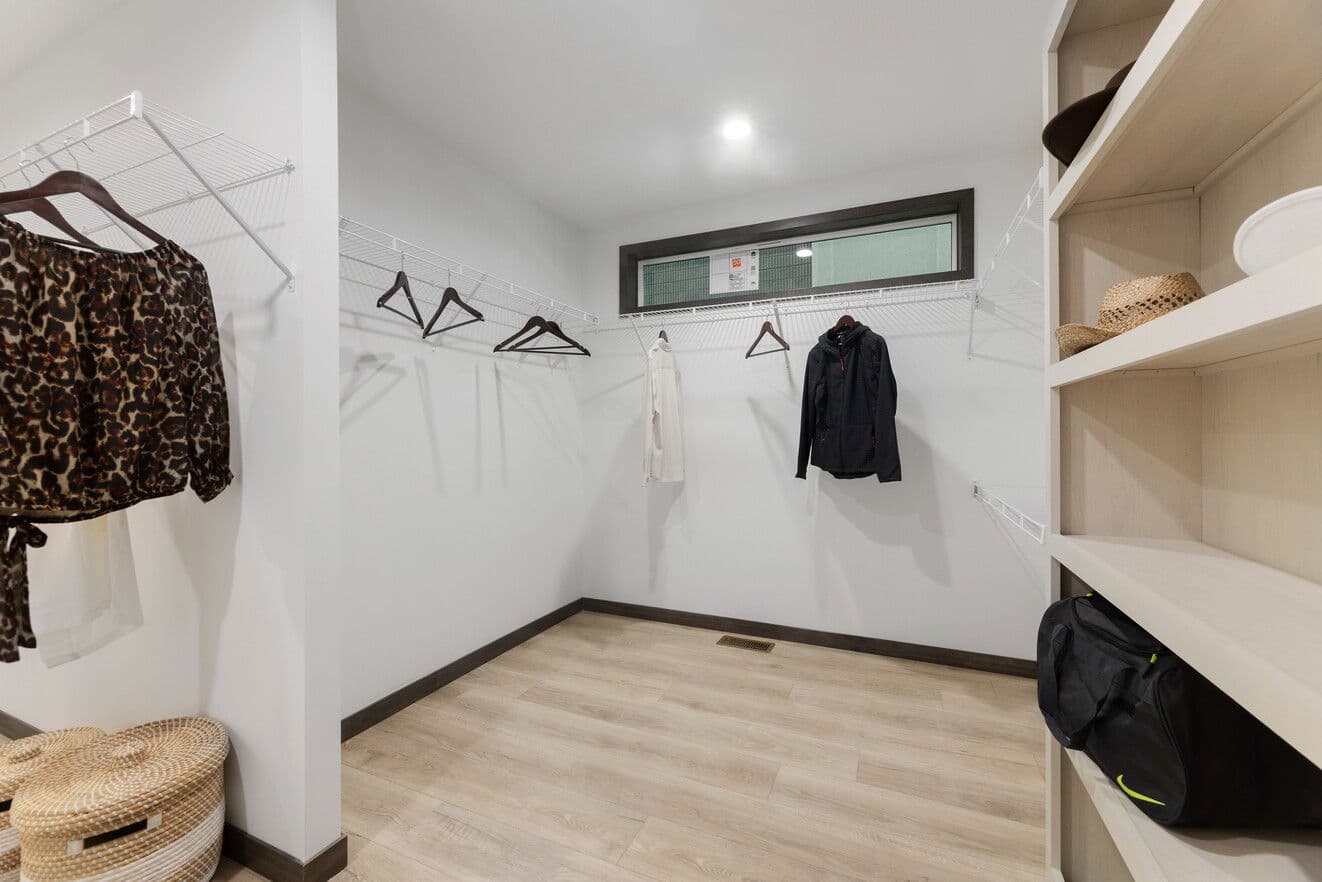 Houghton 24036 interior home features