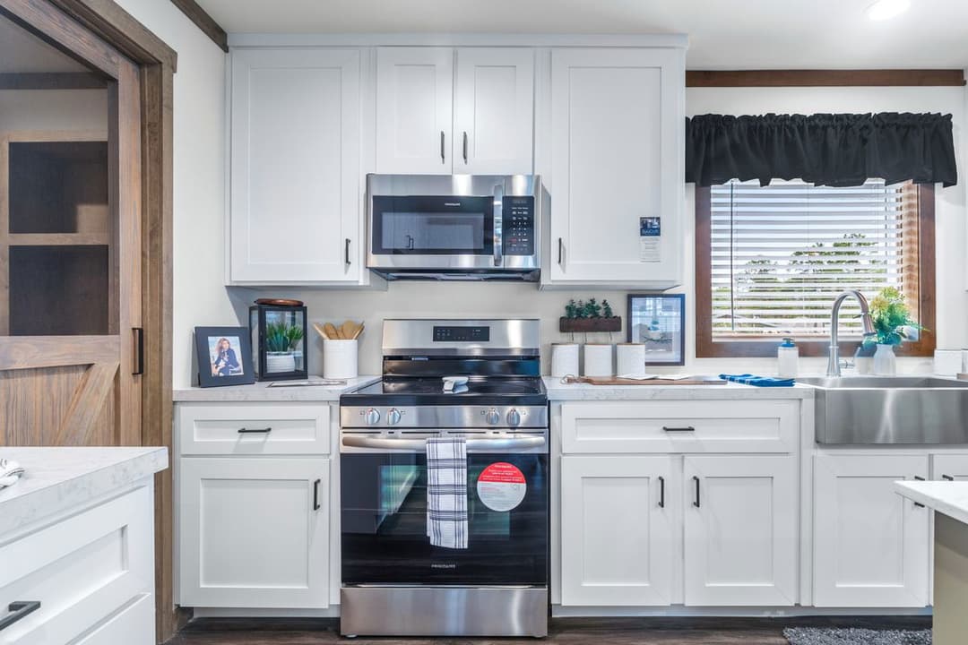 Everett kitchen home features