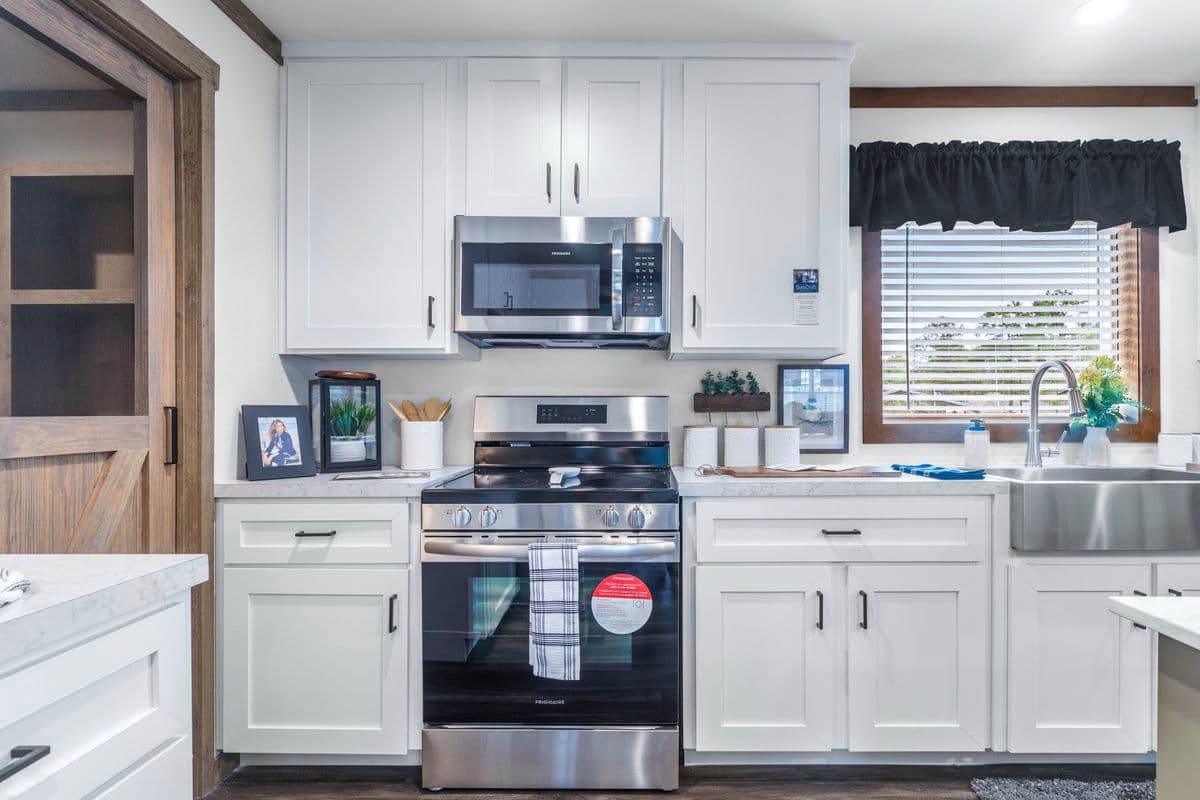 Everett kitchen home features