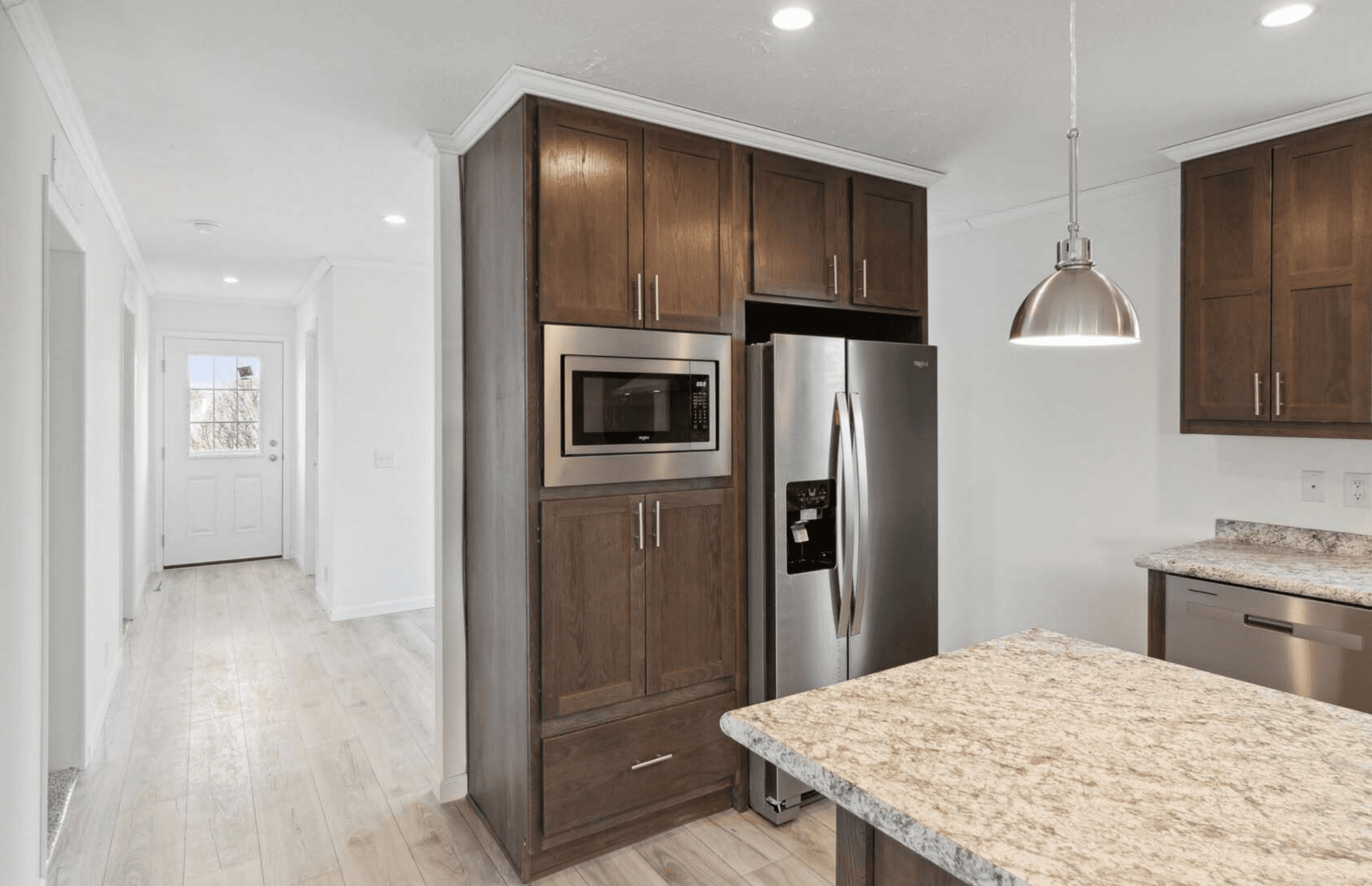 N679 kitchen home features