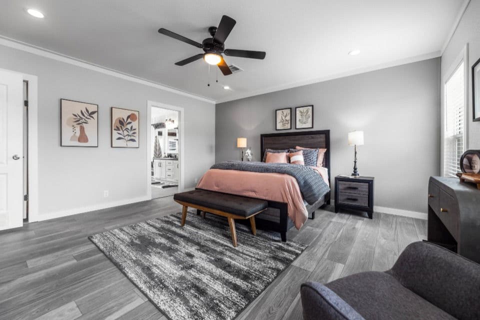 Apex 32763x bedroom home features