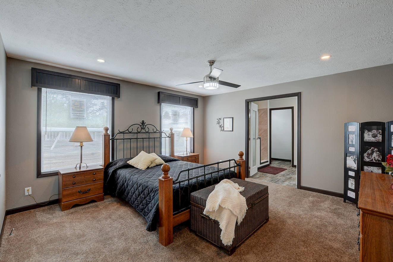 The freedom 185011 bedroom home features