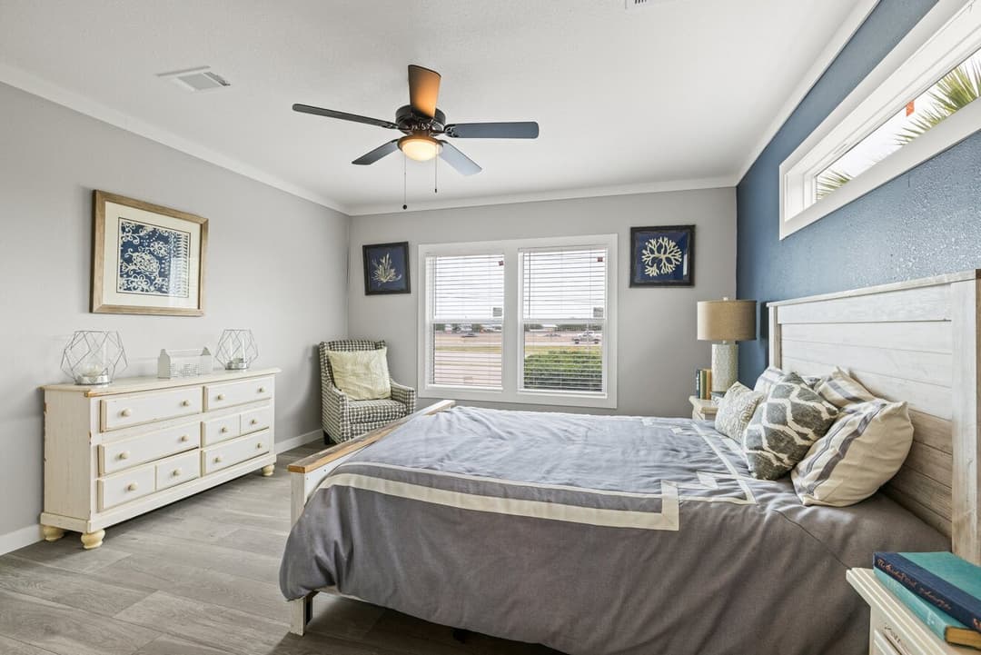 Horizon 30563z bedroom home features