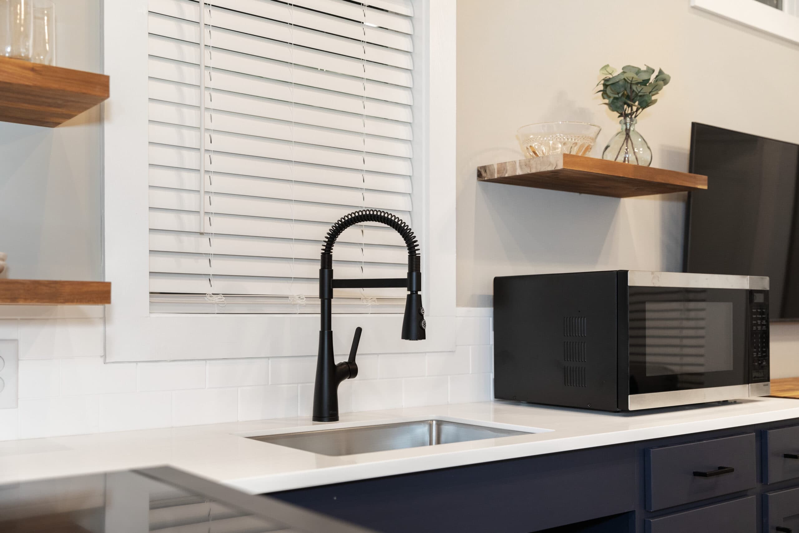 Blue springs kitchen home features