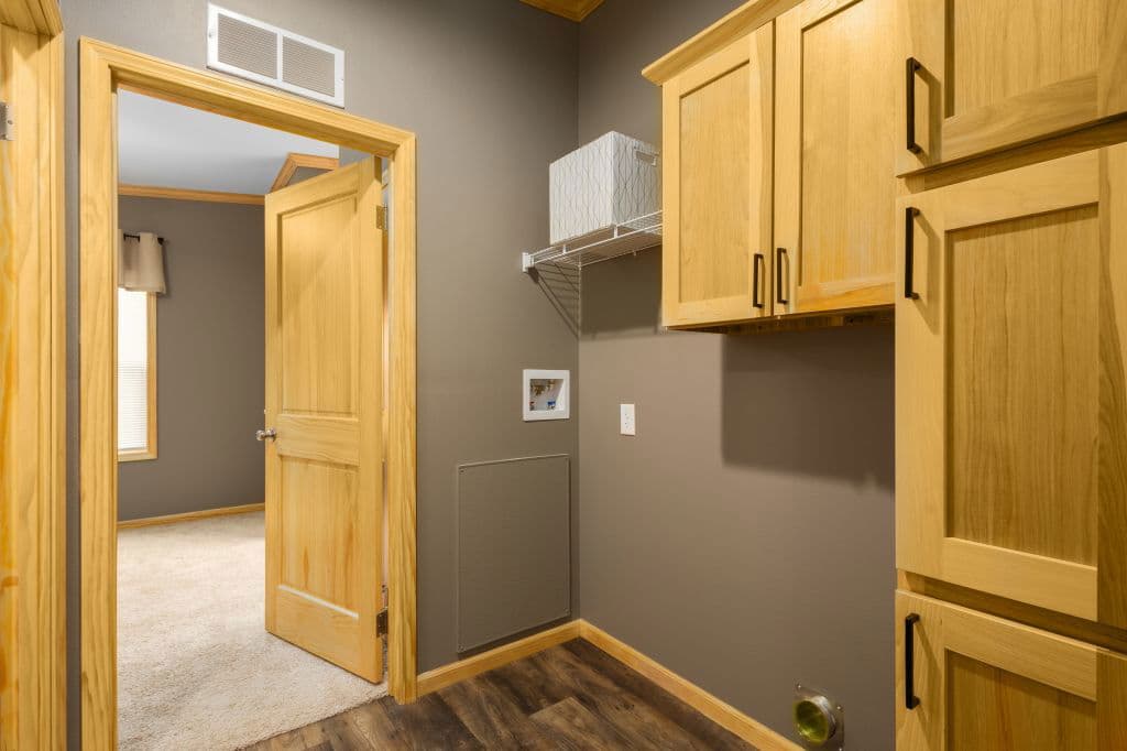 1w1908-v interior home features