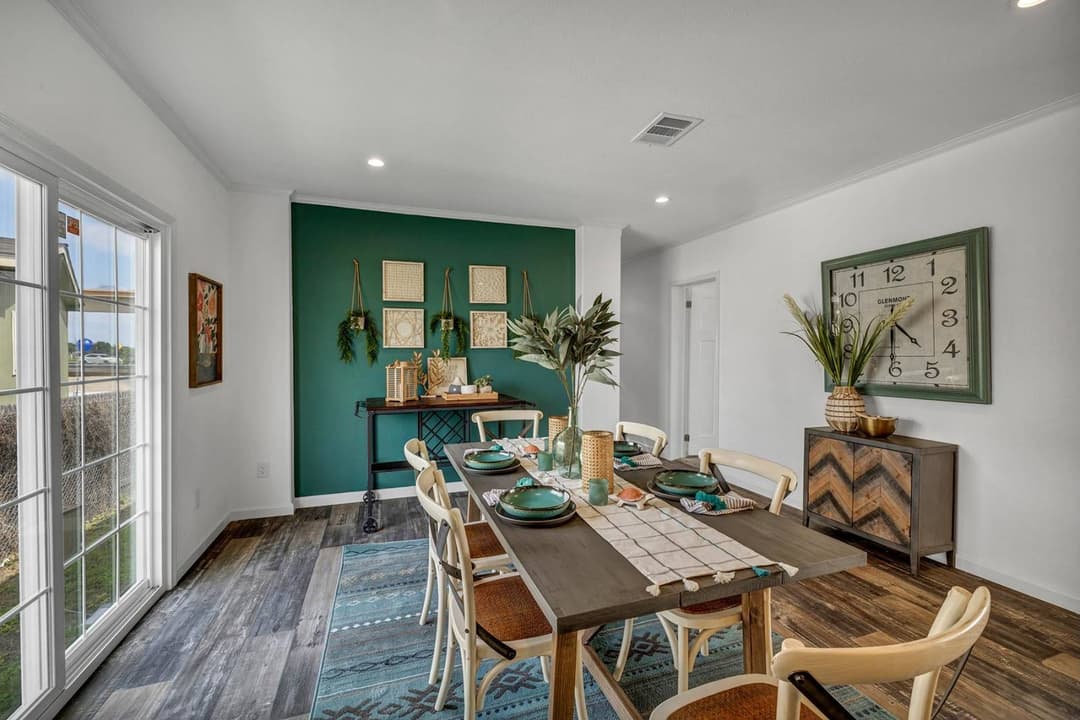 Titan extreme 3272c interior home features