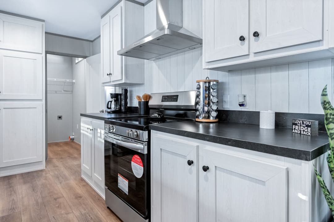 Resolution 16763x kitchen home features