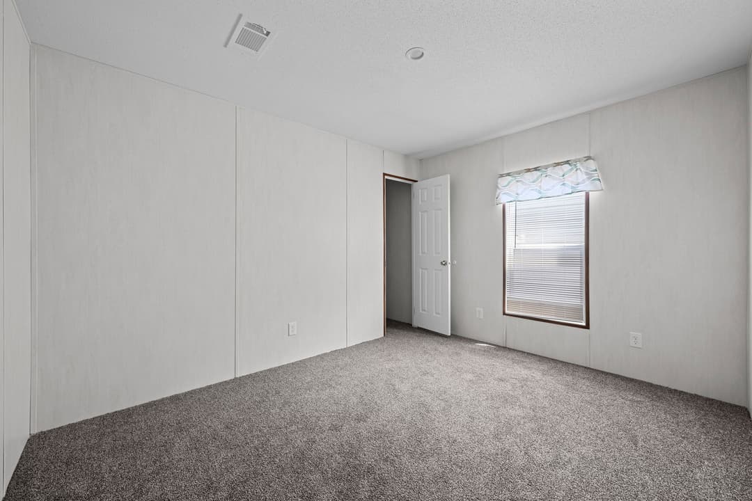 Hamilton bedroom home features