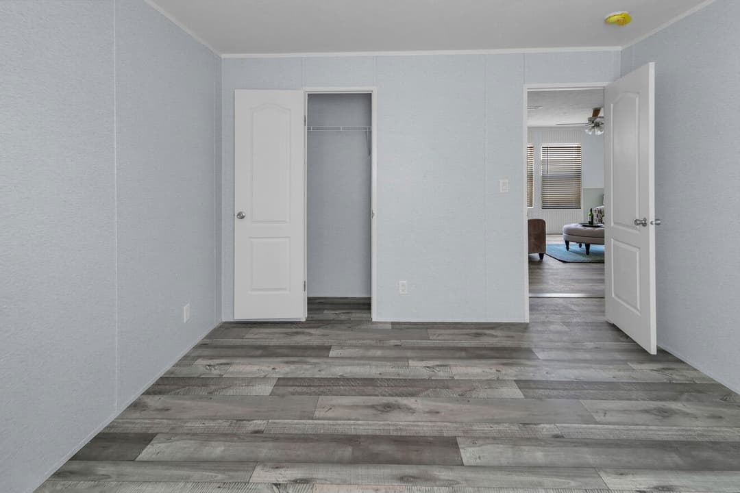 Valu premier 32643g interior home features