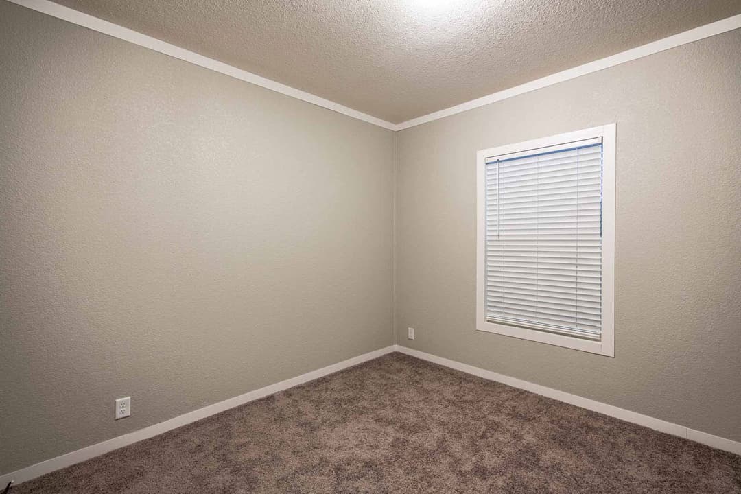 Magnum 32764m bedroom home features