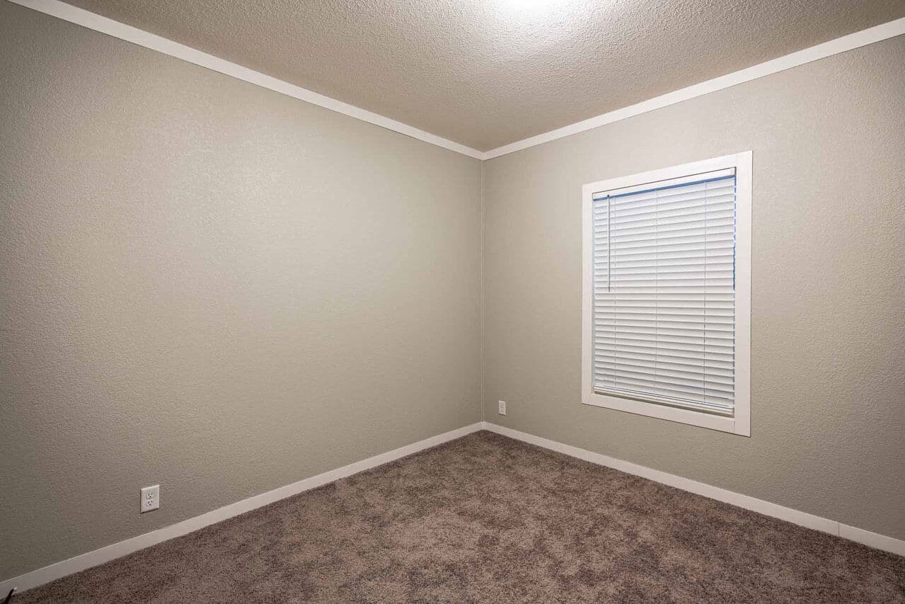 Magnum 32764m bedroom home features