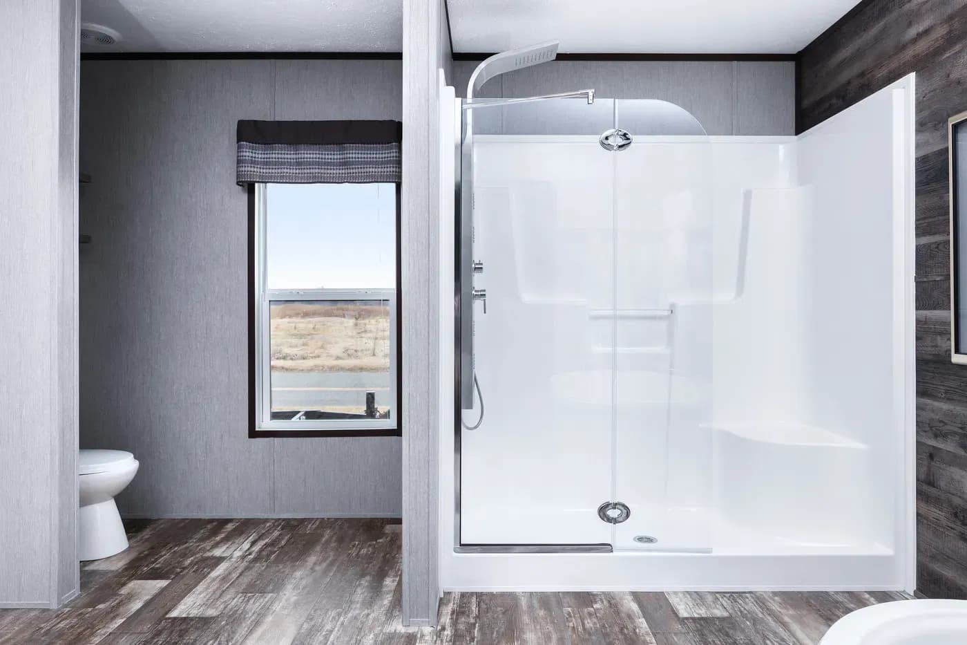 The shoreline bathroom home features