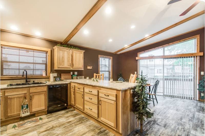 Wood manor d500 kitchen home features