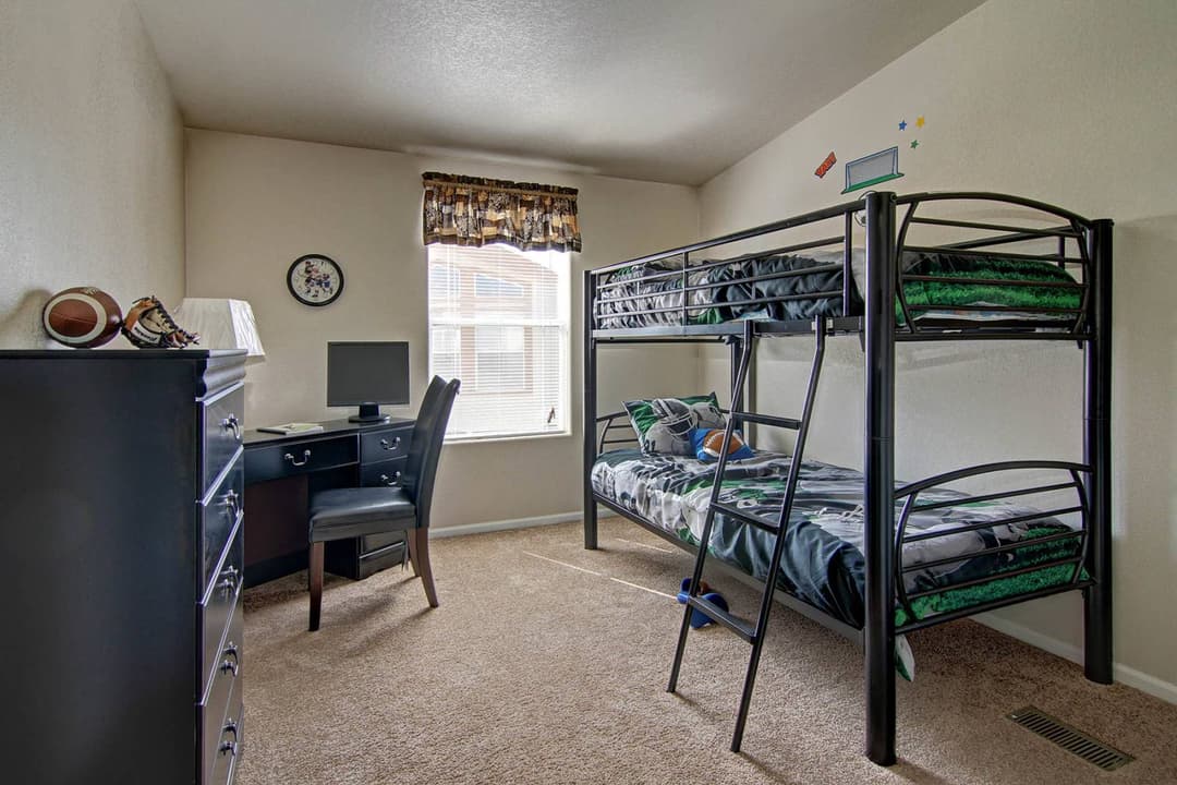 Sunrise 3252 bedroom home features