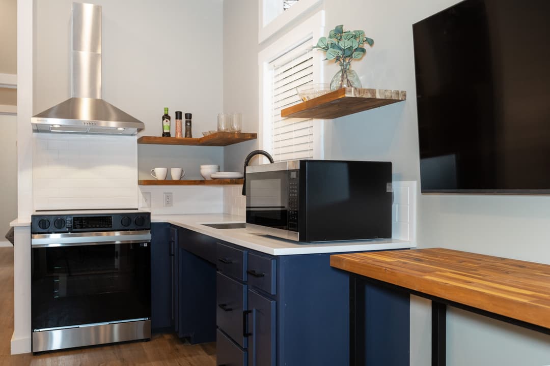 Blue springs kitchen home features
