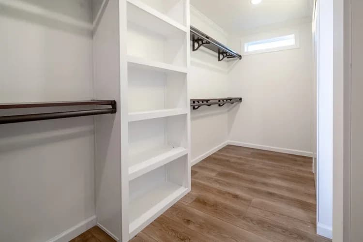 Wilson bend interior home features