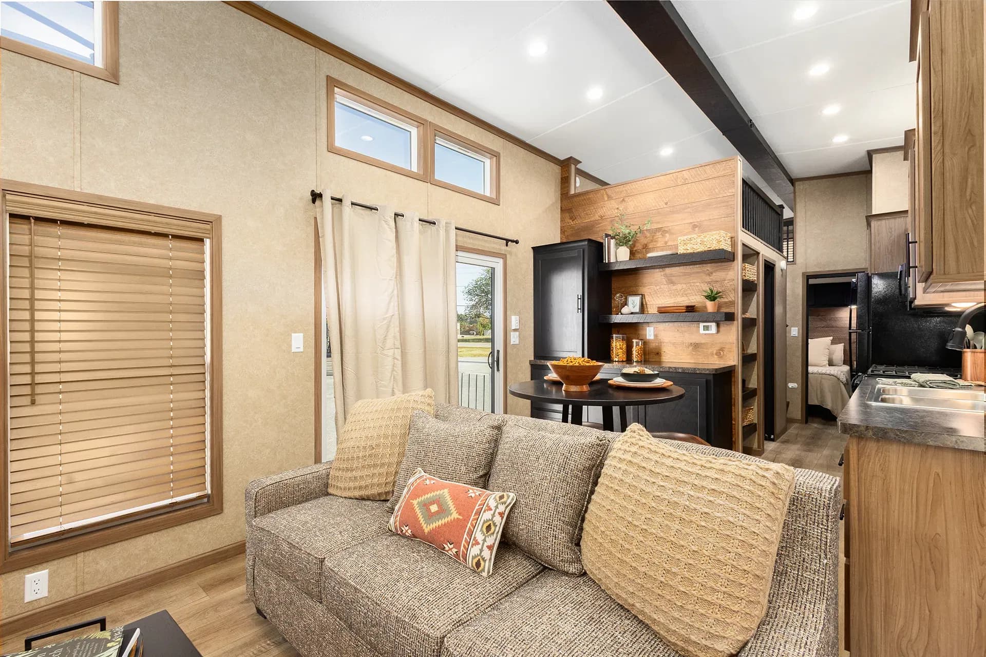 Island 5065 interior home features