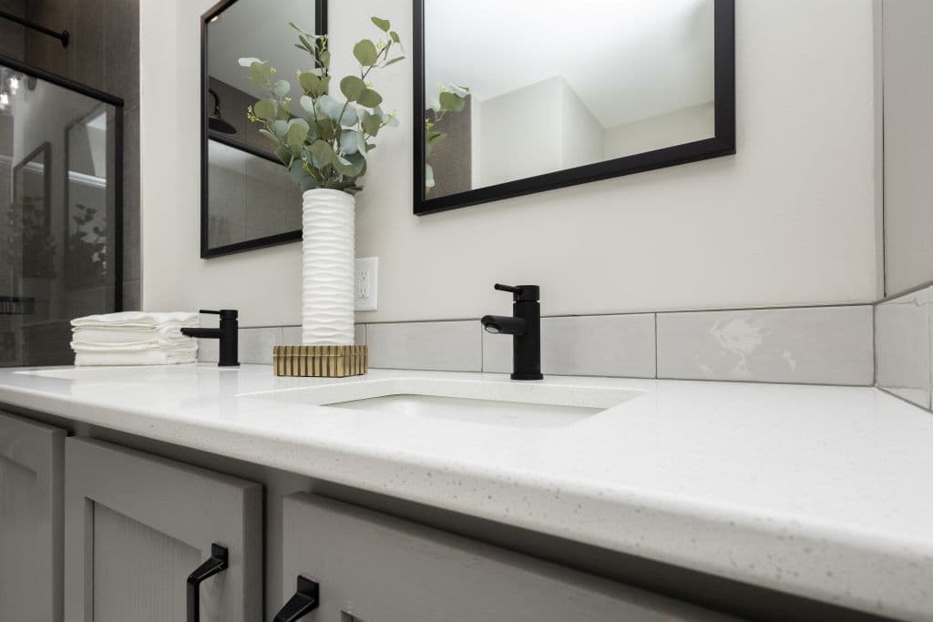 Pinecrest elite modular pgm5008-p bathroom home features