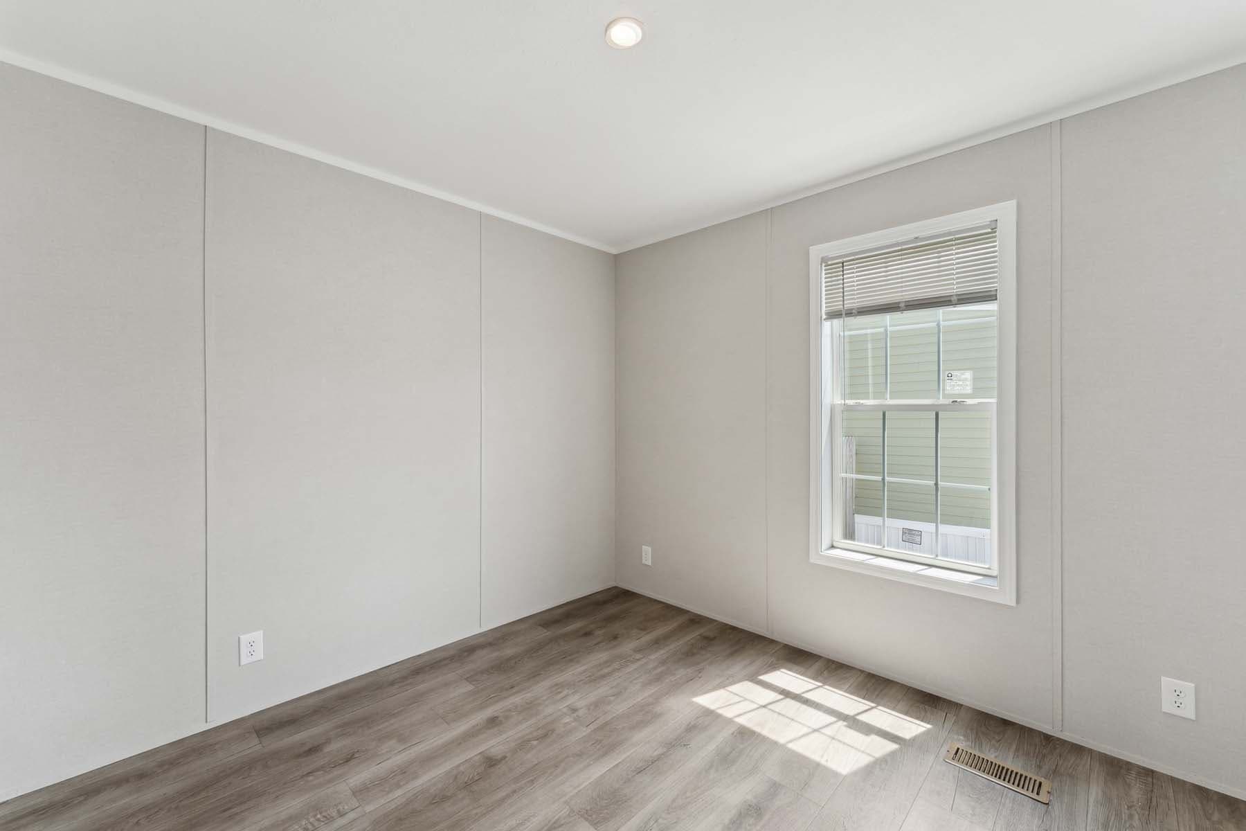 Calm 880 bedroom home features