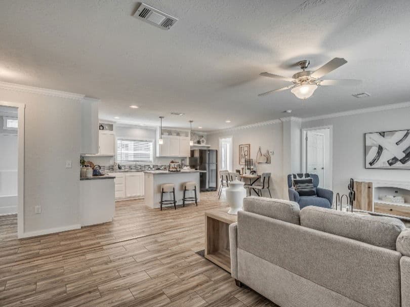 Emerald 28483a interior home features