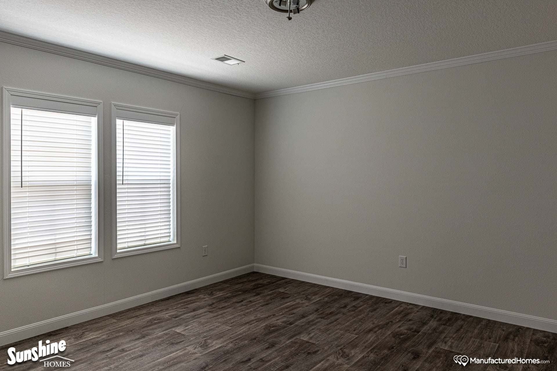 Pri3260-2028 bedroom home features