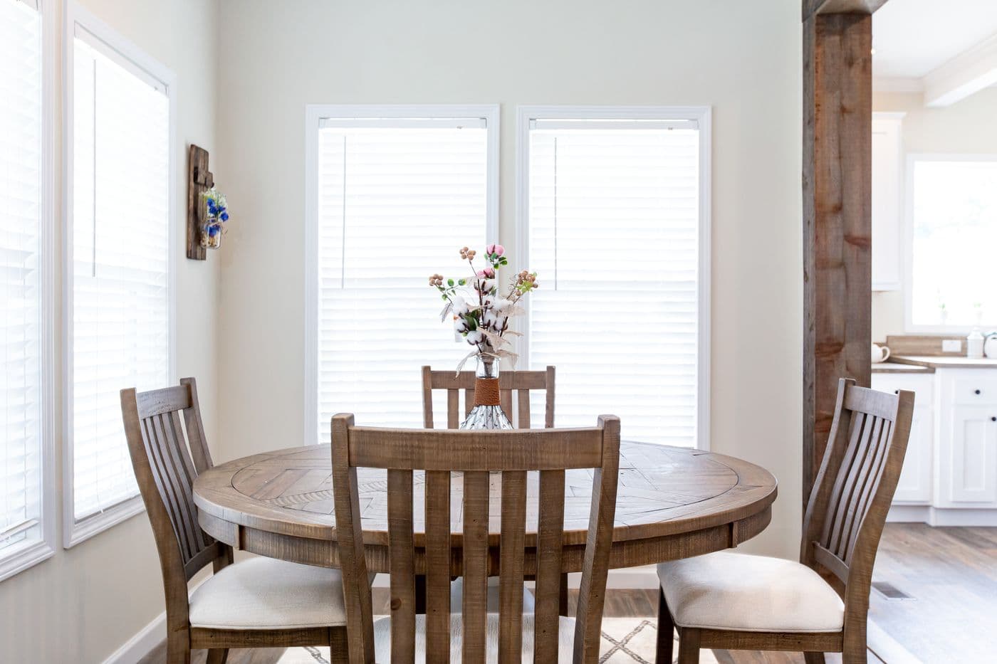 Southern charm 4br interior home features